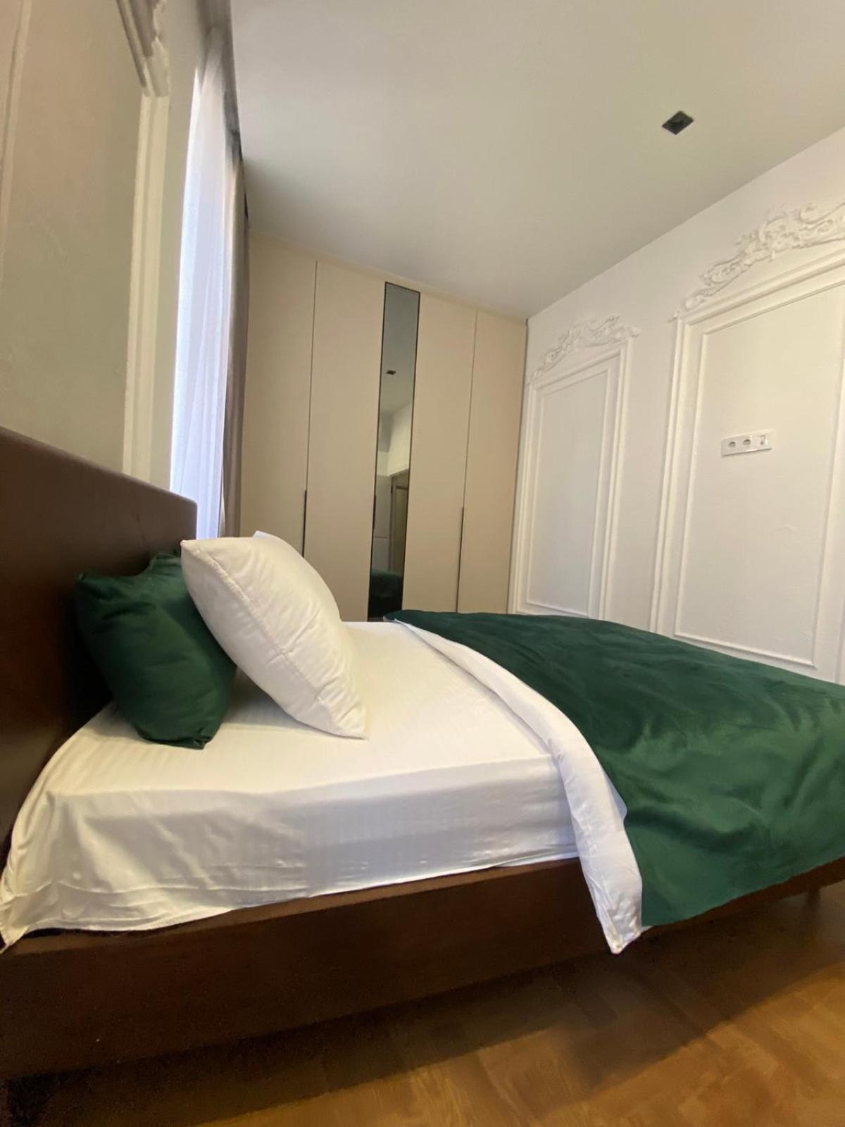 Favorit Apartments 2 Кім Безкоштовна Парковка Центр З Балконом Не Далеко Від Ж Д Вокзалу Звітні Документи Leópolis Exterior foto