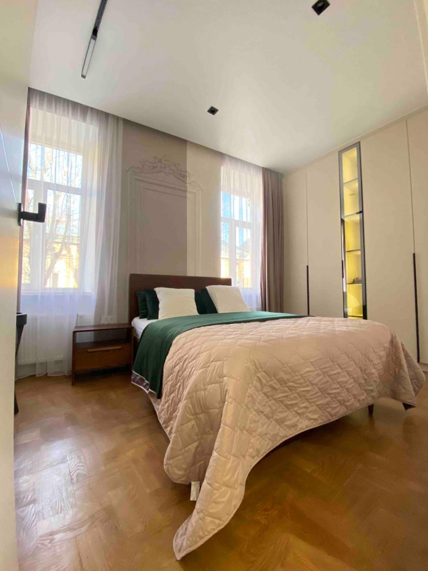 Favorit Apartments 2 Кім Безкоштовна Парковка Центр З Балконом Не Далеко Від Ж Д Вокзалу Звітні Документи Leópolis Exterior foto