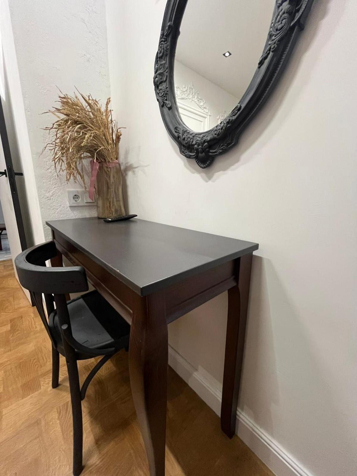 Favorit Apartments 2 Кім Безкоштовна Парковка Центр З Балконом Не Далеко Від Ж Д Вокзалу Звітні Документи Leópolis Exterior foto
